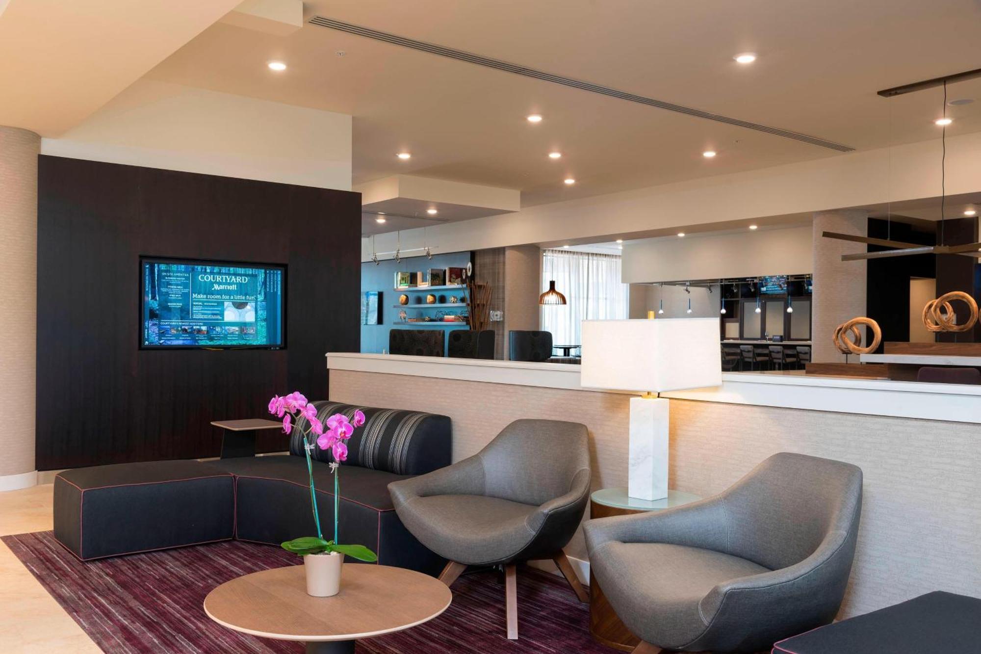 Courtyard By Marriott Mt. Pleasant At Central Michigan University Mount Pleasant Exterior foto