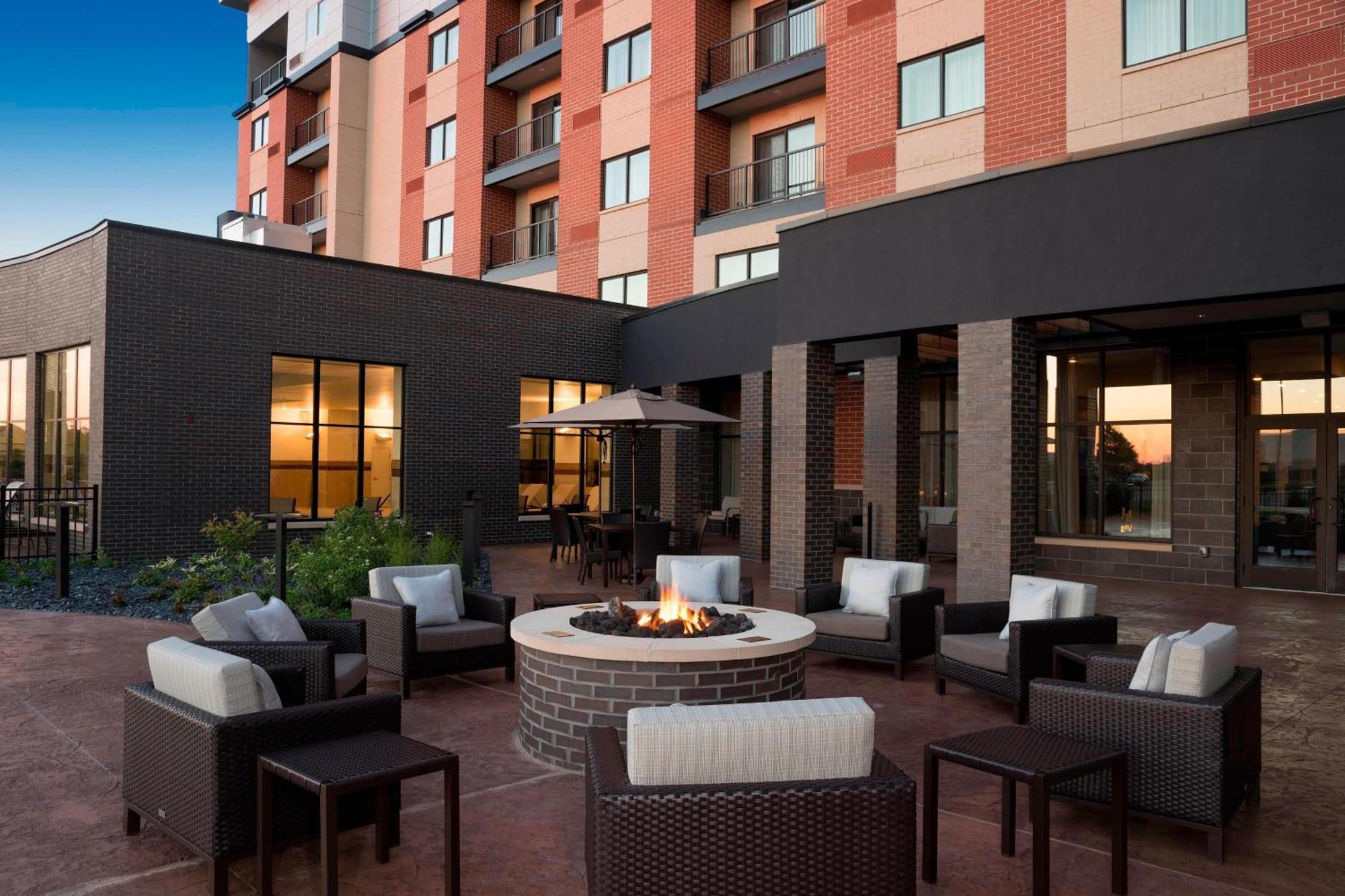 Courtyard By Marriott Mt. Pleasant At Central Michigan University Mount Pleasant Exterior foto