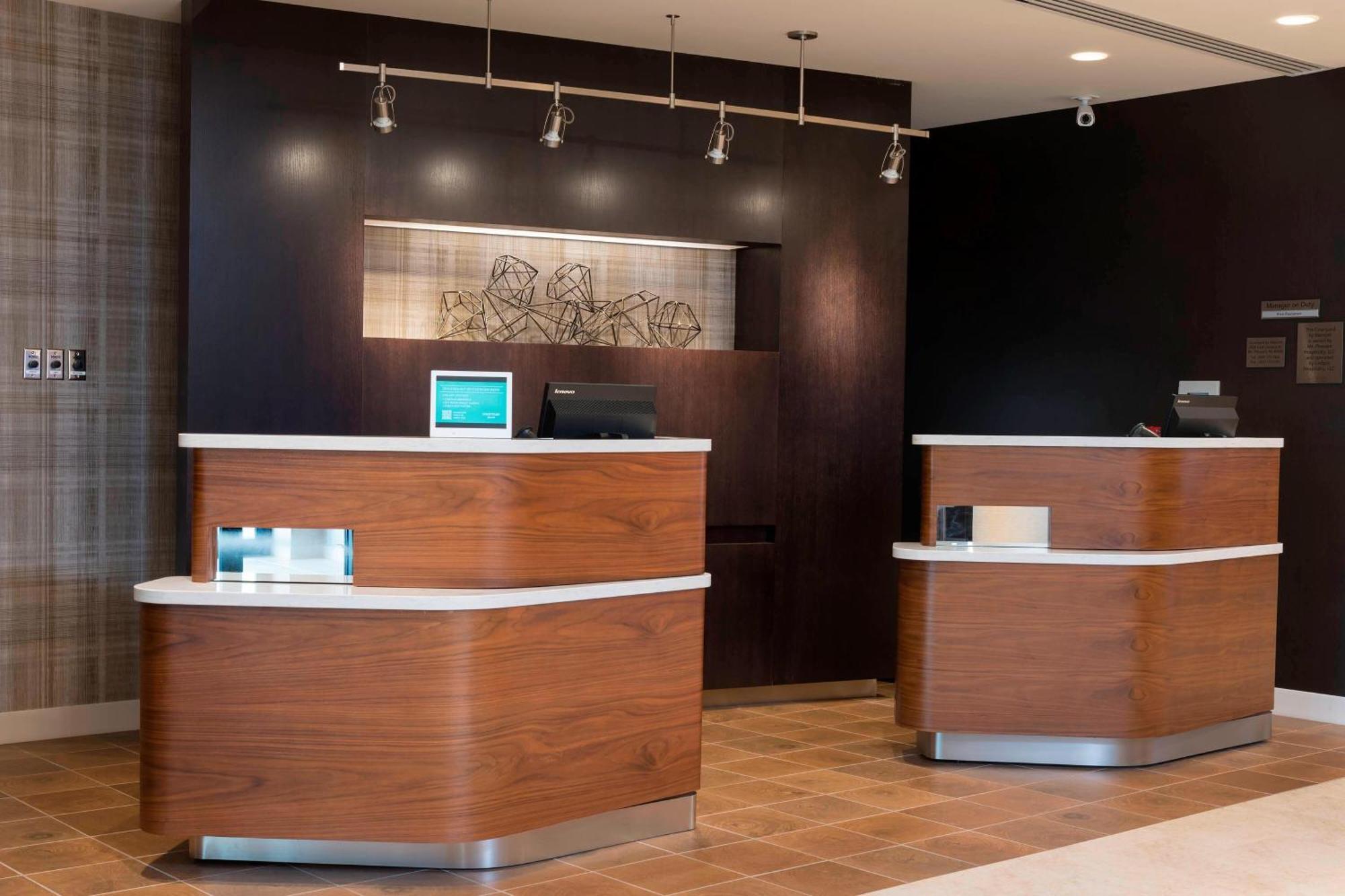 Courtyard By Marriott Mt. Pleasant At Central Michigan University Mount Pleasant Exterior foto