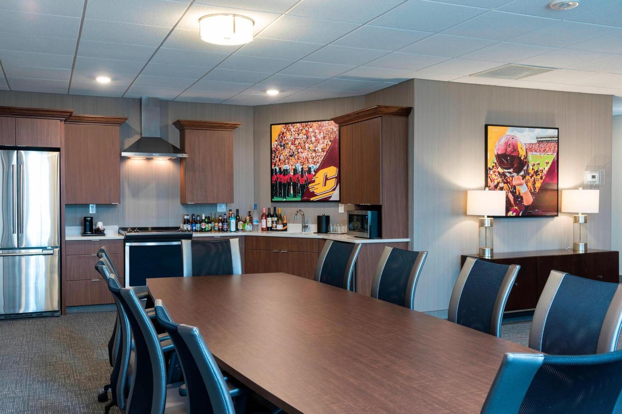 Courtyard By Marriott Mt. Pleasant At Central Michigan University Mount Pleasant Exterior foto