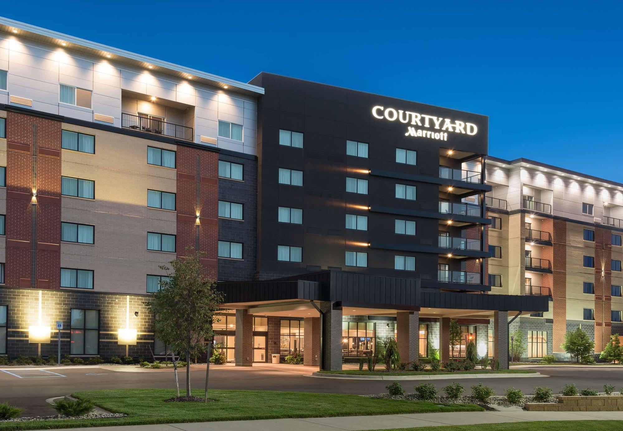 Courtyard By Marriott Mt. Pleasant At Central Michigan University Mount Pleasant Exterior foto