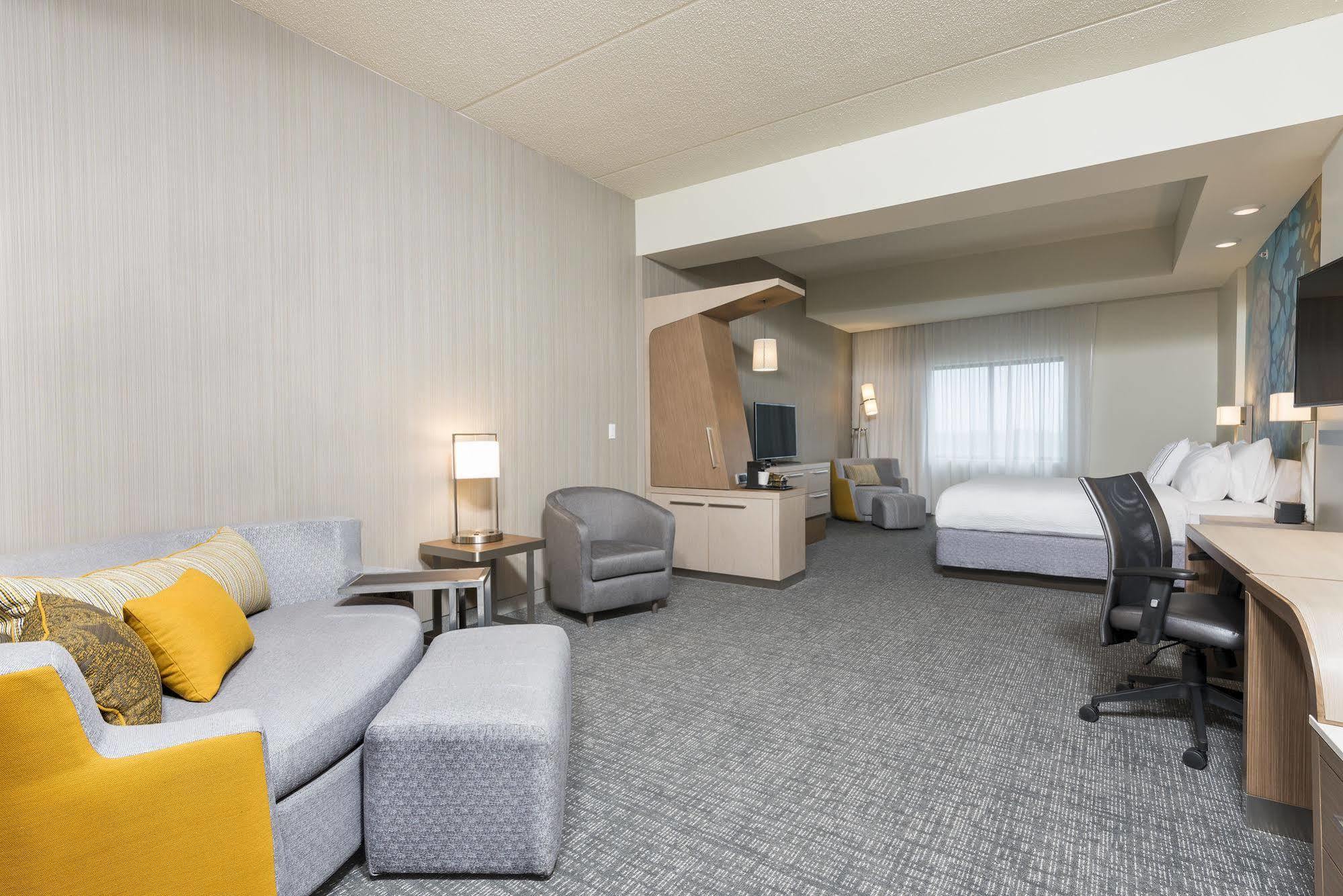Courtyard By Marriott Mt. Pleasant At Central Michigan University Mount Pleasant Exterior foto
